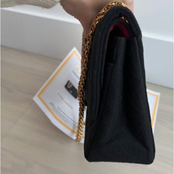 CHANEL CLASSIC FLAP BAG (AUTHENTIC) - Picture 2 of 16